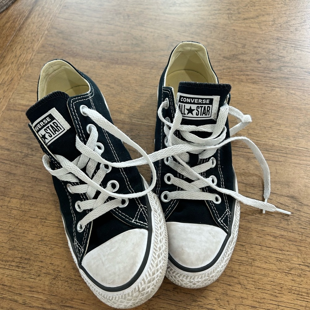 Black converse; gently used; women’s size 8